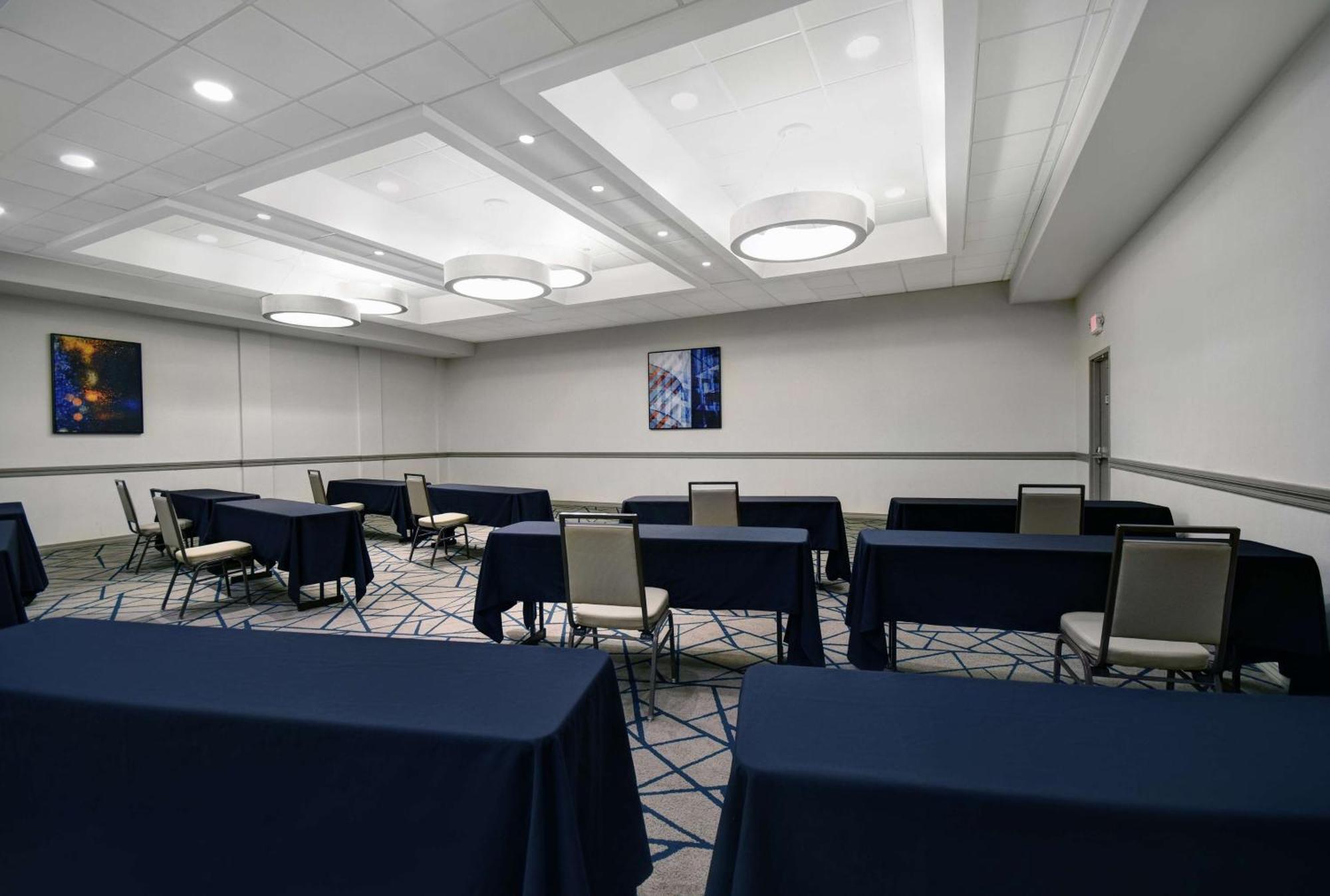 Embassy Suites By Hilton Detroit - Livonia/Novi Kültér fotó