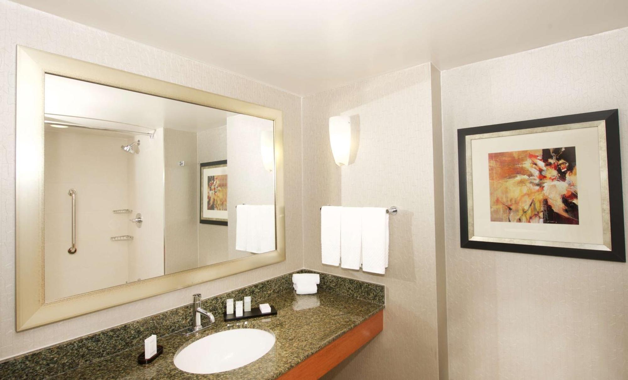 Embassy Suites By Hilton Detroit - Livonia/Novi Kültér fotó