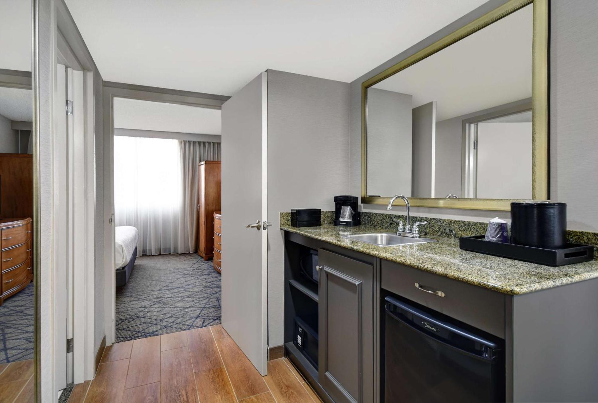 Embassy Suites By Hilton Detroit - Livonia/Novi Kültér fotó
