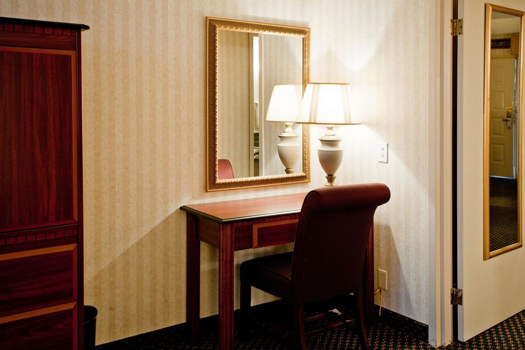 Embassy Suites By Hilton Detroit - Livonia/Novi Szoba fotó