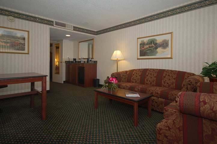 Embassy Suites By Hilton Detroit - Livonia/Novi Kültér fotó