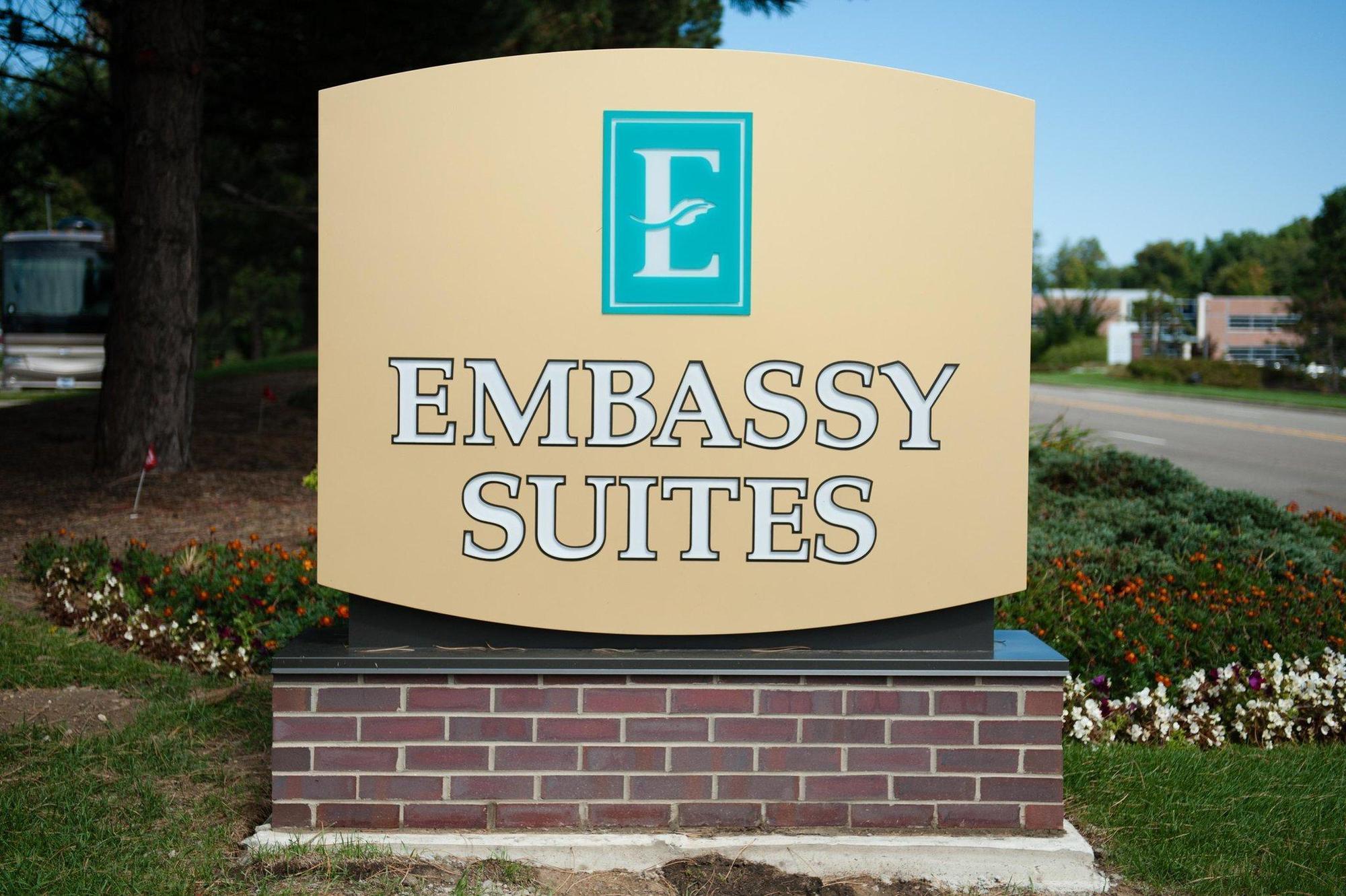 Embassy Suites By Hilton Detroit - Livonia/Novi Kültér fotó
