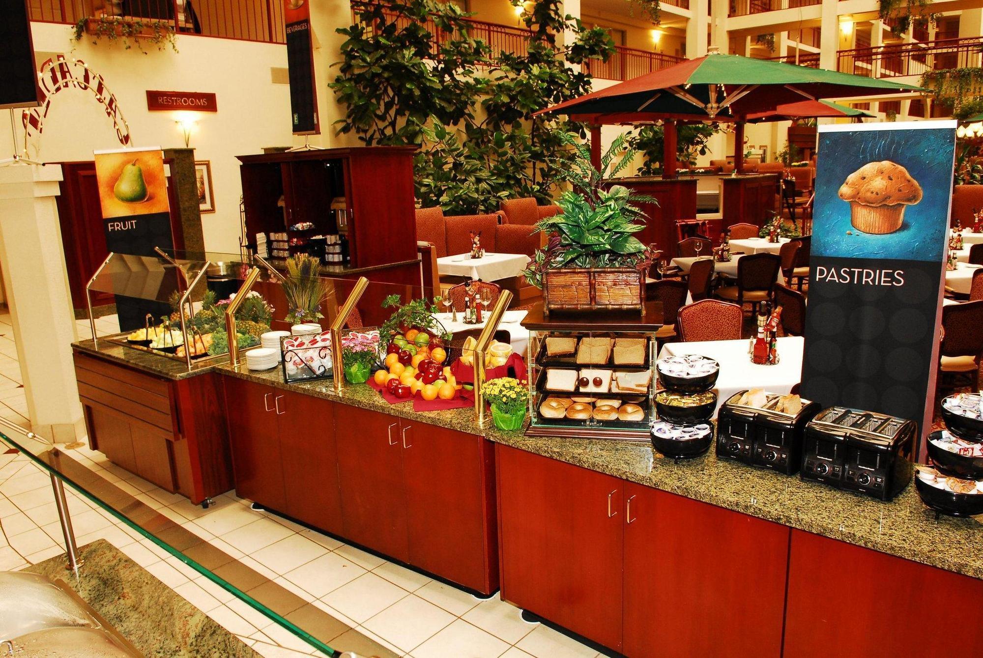Embassy Suites By Hilton Detroit - Livonia/Novi Kültér fotó